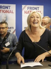 Národní fronta Marine Le Penové vyhrála eurovolby přesvědčivě