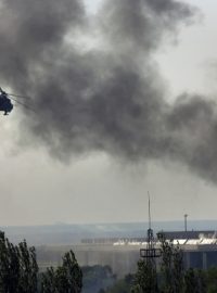 Ukrajinská helikoptéra poblíž doněckého letiště