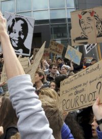 Studenti v Paříži protestují proti vítězství Národní fronty ve volbách do Evropského parlamentu. 29. 5. 2014