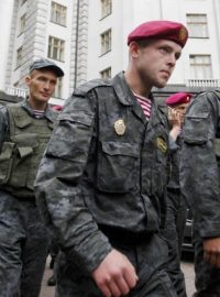 Příslušníci ukrajinské národní gardy v Kyjevě