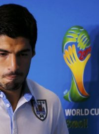 Luis Suárez se loučí s MS, čekají ho 4 měsíce bez fotbalu