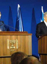 Část české vlády v čele s premiérem Bohuslavem Sobotkou jedná se svými protějšky na návštěvě v Izraeli