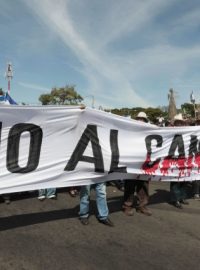 Lidé protestují proti stavbě průplavu v Nikaragui