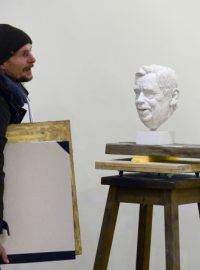 Busty exprezidenta Václava Havla modelovali sochaři v rámci soutěže Tří portrétů