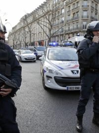 Francouzská policie zůstává ve střehu
