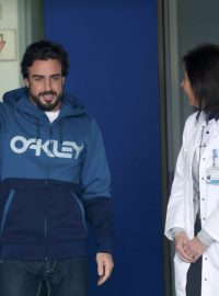 Fernando Alonso opouštěl nemocnici s pozitivními zprávami, o Velkou cenu Austrálie ale přijde