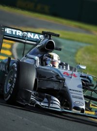 Britský pilot Formule 1 Lewis Hamilton vyhrál úvodní Velkou cenu Austrálie