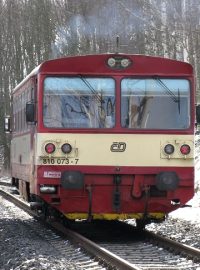Na trať mezi Bečovem a Horním Slavkovem se vrátily osobní vlaky