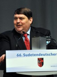 Mluvčí Sudetoněmeckého zemského spolku Bernd Posselt na 66. sjezdu sudetských Němců v Augšpurku