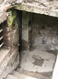 Vchod do nově nalezené podzemní místnosti v Jáchymově
