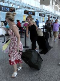 Turisté z Evropy se snaží opustit Tunis. Češi navzdory obavám zůstávají