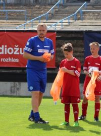 Trénink mladých fotbalistů ve Fotbalové škole Petra Čecha