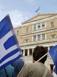 Řecko požaduje dvouletou dohodu s unijním záchranným fondem ESM a souběžnou restrukturalizaci dluhu