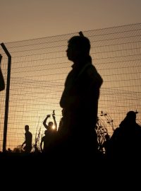 Palestinci protestující na hranici mezi Izraelem a Pásmem Gazy