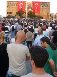 Demonstrace za záchranu parku Gezi v Turecku v centru Istanbulu v létě 2013