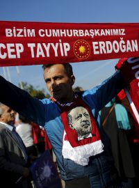 Turecké volby vyhrála Strana spravedlnost i rozvoje (AKP), spojená s osobou prezidenta Erdogana