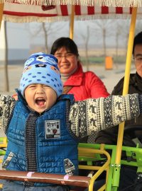 Rozhodnutí čínské vlády ukončit téměř čtyřicetiletou „politiku jednoho dítěte“ zřejmě ještě více zkomplikuje už tak těžkou situaci opuštěných čínských dětí..jpg