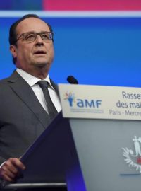Francouzský prezident Francoise Hollande při projevu ke starostům