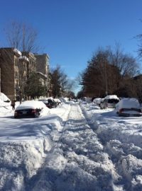 Sněhem zapadaná ulice ve Washingtonu