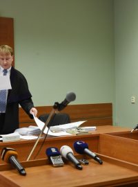 Okresní soud v Přerově potrestal Vladimíra Krejsu za sexuální obtěžování dětí v Přerově dvouletým trestem vězení s podmíněným odkladem na tři roky