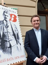 Pravnuk Tomáše Bati Thomas Archer Baťa představil poštovní známku s portrétem jeho praděda