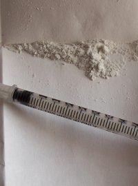 Heroin - drogy - drogy - injekční stříkačka