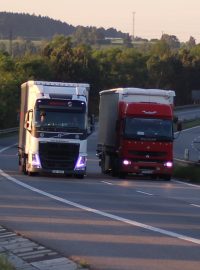 Předjíždění kamionů, dálnice D1