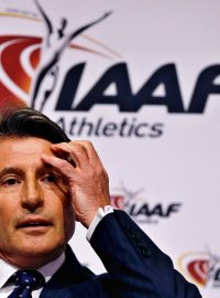 Prezident IAAF Sebastian Coe na tiskové konferenci ve Vídni