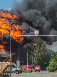 Požár zachvátil jednu z budov v průmyslovém areálu TOMA v Otrokovicích