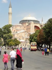 Byzantský chrám Hagia Sofia. Loni tu nebylo k hnutí a turisté stáli hodinové fronty na vstup do památek, teď je tu volno
