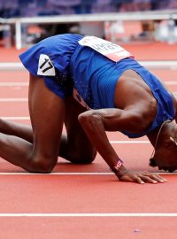 Dvojnásobný olympijský vítěz Mo Farah zvítězil na mítinku Diamantové ligy v Londýně v závodě na 5000 metrů