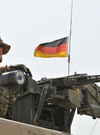 Nedávná střelba v nákupním centru v Mnichově v Německu rozvířila debatu, jestli by při podobných mimořádných událostech neměly být nasazeny jednotky armády