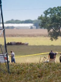 Vyšetřovatelé na místě havárie horkovzdušného balónu u města Lockhart