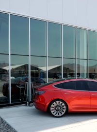 Prototyp elektromobilu Model 3, který automobilka Tesla představila v dubnu 2016