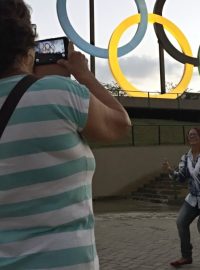 Rio si půjčilo olympijské kruhy z Londýna. Umístilo je do parku na severu města