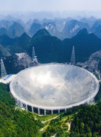 Čínský teleskop FAST je největší na světě