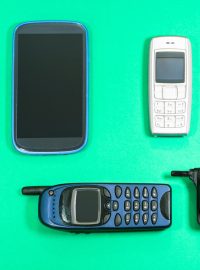 Jak dřív vypadaly mobilní telefony?