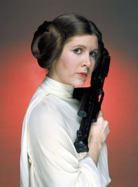 Carrie Fisherová jako princezna Leia s charakteristickým účesem