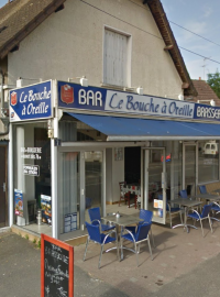 Kavárna Le Bouche à Oreille ve střední Francii
