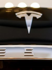 Akcie automobilky Tesla  vzrostly za poslední měsíc o 35 procent a těsně předběhly General Motors.