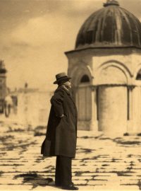 Tomáš Garrigue Masaryk při návštěvě Skalního dómu v Jeruzalémě