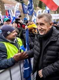 Andrej Babiš na odborářské demonstraci v bundě Prada