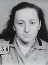 Sestra Bohdana (Božena) Knotková v roce 1964