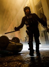 Na bezpečnost v ulicích francouzských měst dohlížejí desítky tisíc policistů. Nepokoje minulý týden vyvolala smrt mladíka zastřeleného při dopravní kontrole