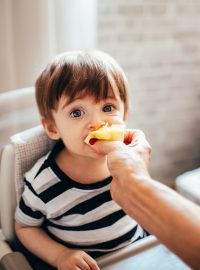 Dítě a jídlo