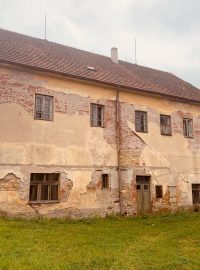 Národní památkový ústav hledá využití pro budovy panského dvora v areálu zámku v Ratibořicích