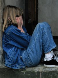 Dívka - deprese - panika - úzkost - smutek
