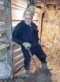 Práce na přístupové šachtě ke středověkému stříbrnému dolu Čapčoch