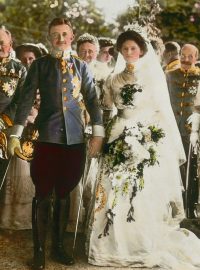 Svatba arcivévody Karla Františka Josefa (později císaře Karla I. Habsburského) a princezny Zity Bourbonsko-Parmské 21. října 1911. Vpravo císař František Josef I.