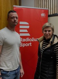 Veslař Václav Zitta s moderátorkou pořadu Páteční finiš Kateřiny Neumannové